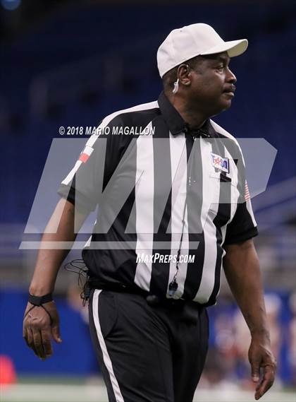 Thumbnail 2 in Lake Travis vs Weslaco (UIL 6A Regional Playoff) photogallery.