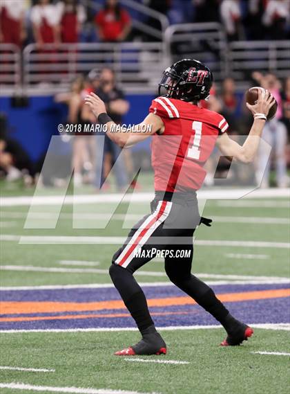 Thumbnail 1 in Lake Travis vs Weslaco (UIL 6A Regional Playoff) photogallery.