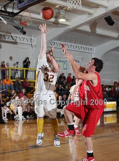 Thumbnail 3 in Oliver Springs vs Loudon (Oliver Springs Bobcat Thanksgiving Classic) photogallery.