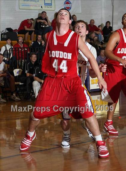 Thumbnail 2 in Oliver Springs vs Loudon (Oliver Springs Bobcat Thanksgiving Classic) photogallery.