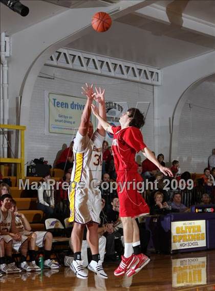Thumbnail 2 in Oliver Springs vs Loudon (Oliver Springs Bobcat Thanksgiving Classic) photogallery.