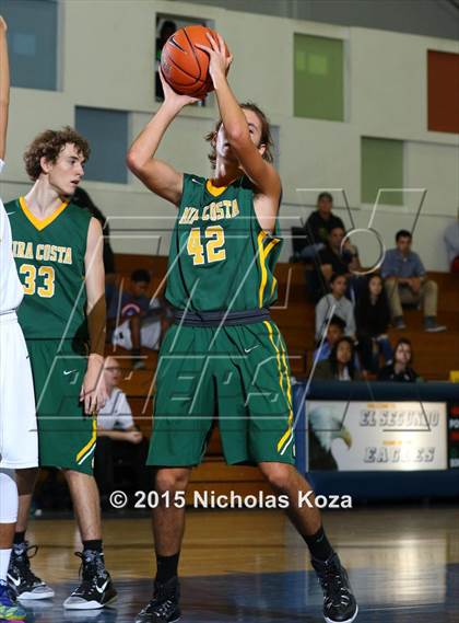Thumbnail 3 in Mira Costa vs. El Segundo (El Segundo Tournament) photogallery.