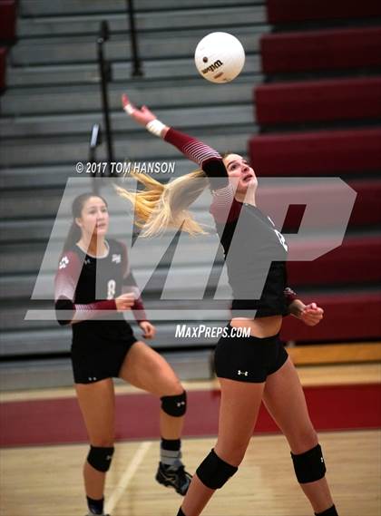 Thumbnail 2 in Arapahoe vs. Rocky Mountain (CHSAA 5A Regional Playoff) photogallery.