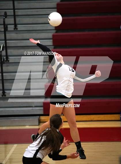 Thumbnail 1 in Arapahoe vs. Rocky Mountain (CHSAA 5A Regional Playoff) photogallery.