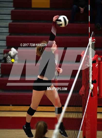Thumbnail 2 in Arapahoe vs. Rocky Mountain (CHSAA 5A Regional Playoff) photogallery.
