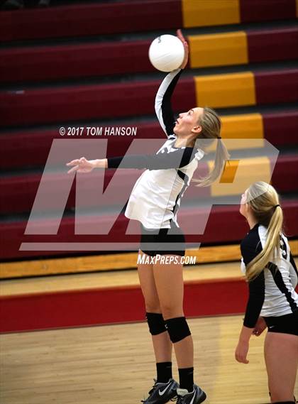 Thumbnail 2 in Arapahoe vs. Rocky Mountain (CHSAA 5A Regional Playoff) photogallery.