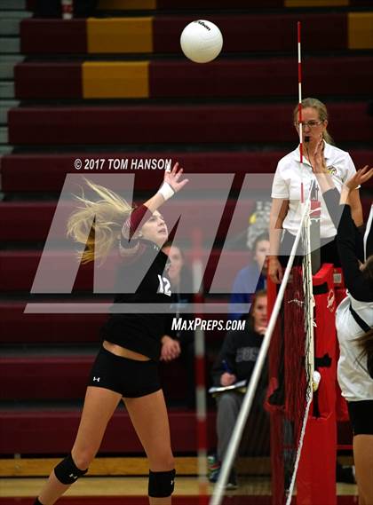Thumbnail 2 in Arapahoe vs. Rocky Mountain (CHSAA 5A Regional Playoff) photogallery.