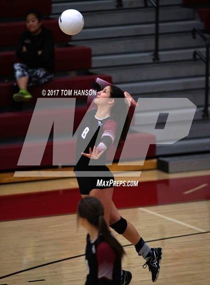 Thumbnail 2 in Arapahoe vs. Rocky Mountain (CHSAA 5A Regional Playoff) photogallery.