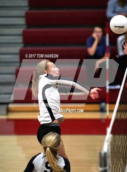 Thumbnail 1 in Arapahoe vs. Rocky Mountain (CHSAA 5A Regional Playoff) photogallery.