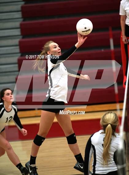 Thumbnail 3 in Arapahoe vs. Rocky Mountain (CHSAA 5A Regional Playoff) photogallery.