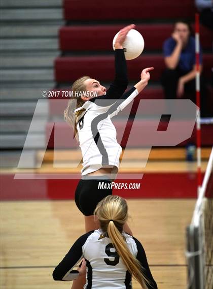 Thumbnail 3 in Arapahoe vs. Rocky Mountain (CHSAA 5A Regional Playoff) photogallery.