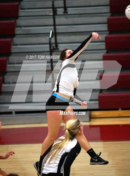 Thumbnail 2 in Arapahoe vs. Rocky Mountain (CHSAA 5A Regional Playoff) photogallery.