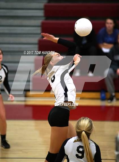 Thumbnail 2 in Arapahoe vs. Rocky Mountain (CHSAA 5A Regional Playoff) photogallery.