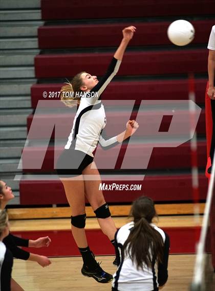 Thumbnail 1 in Arapahoe vs. Rocky Mountain (CHSAA 5A Regional Playoff) photogallery.