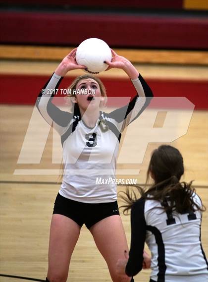 Thumbnail 3 in Arapahoe vs. Rocky Mountain (CHSAA 5A Regional Playoff) photogallery.