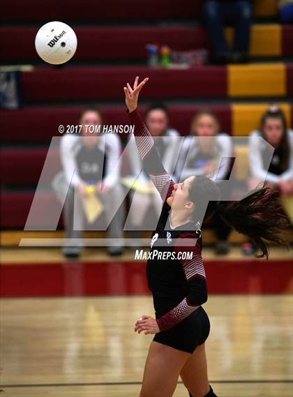Thumbnail 3 in Arapahoe vs. Rocky Mountain (CHSAA 5A Regional Playoff) photogallery.