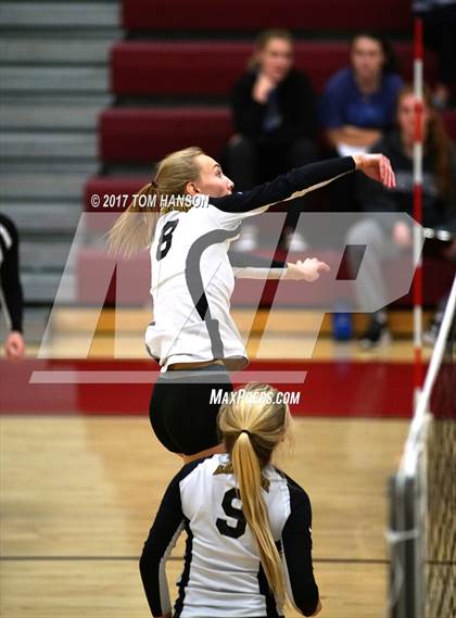 Thumbnail 3 in Arapahoe vs. Rocky Mountain (CHSAA 5A Regional Playoff) photogallery.