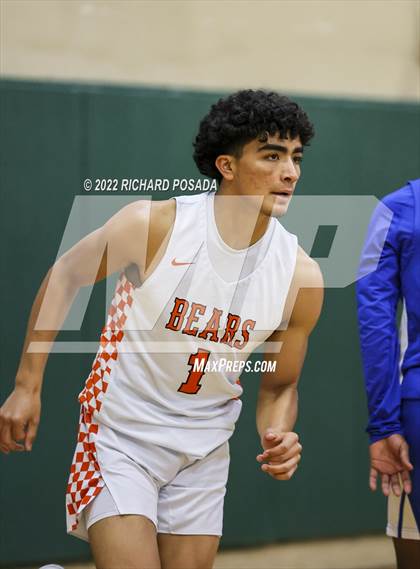 Thumbnail 3 in Selma vs. Hanford West photogallery.