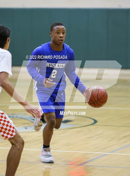Thumbnail 2 in Selma vs. Hanford West photogallery.