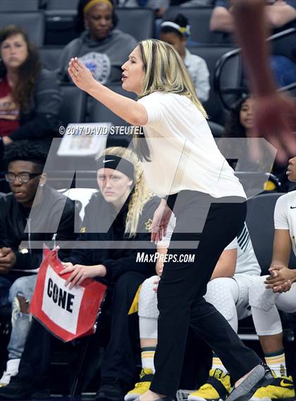 Thumbnail 3 in Mater Dei vs. Vanden (CIF State D2 Final) photogallery.