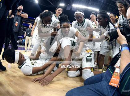 Thumbnail 2 in Mater Dei vs. Vanden (CIF State D2 Final) photogallery.