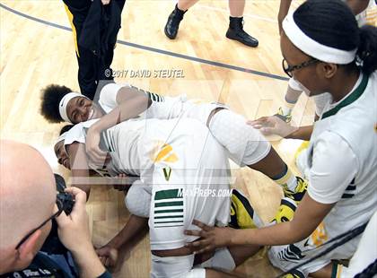 Thumbnail 2 in Mater Dei vs. Vanden (CIF State D2 Final) photogallery.