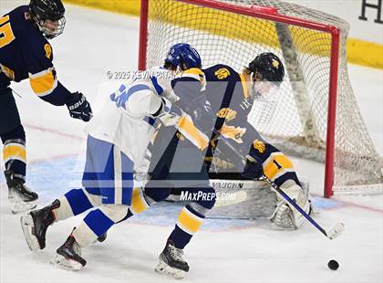 Thumbnail 1 in Simsbury vs. Darien (CIAC DI Semifinal) photogallery.