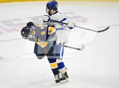 Thumbnail 2 in Simsbury vs. Darien (CIAC DI Semifinal) photogallery.