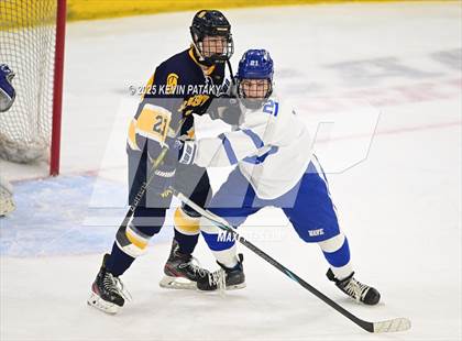 Thumbnail 3 in Simsbury vs. Darien (CIAC DI Semifinal) photogallery.