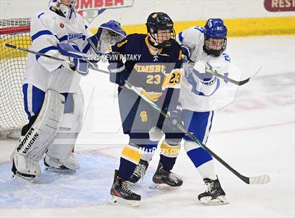 Thumbnail 3 in Simsbury vs. Darien (CIAC DI Semifinal) photogallery.