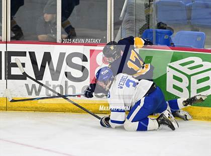 Thumbnail 1 in Simsbury vs. Darien (CIAC DI Semifinal) photogallery.