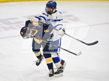 Thumbnail 1 in Simsbury vs. Darien (CIAC DI Semifinal) photogallery.