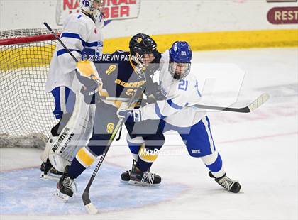 Thumbnail 1 in Simsbury vs. Darien (CIAC DI Semifinal) photogallery.