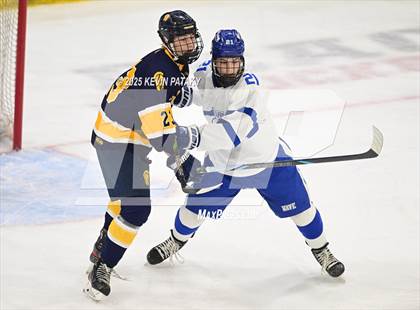 Thumbnail 1 in Simsbury vs. Darien (CIAC DI Semifinal) photogallery.