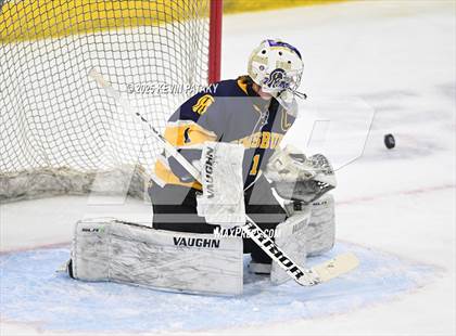 Thumbnail 2 in Simsbury vs. Darien (CIAC DI Semifinal) photogallery.