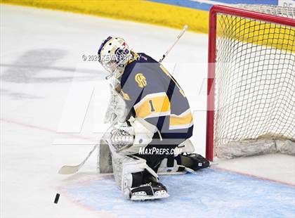 Thumbnail 3 in Simsbury vs. Darien (CIAC DI Semifinal) photogallery.