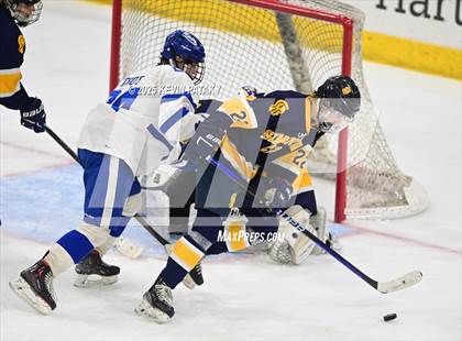 Thumbnail 1 in Simsbury vs. Darien (CIAC DI Semifinal) photogallery.