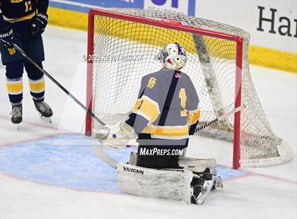 Thumbnail 2 in Simsbury vs. Darien (CIAC DI Semifinal) photogallery.