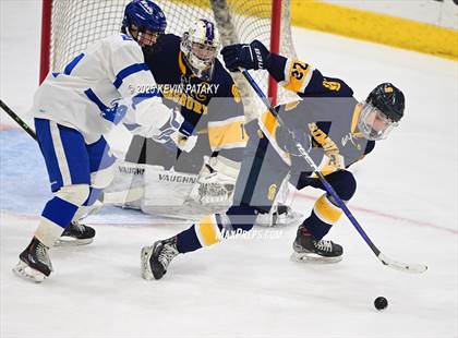 Thumbnail 2 in Simsbury vs. Darien (CIAC DI Semifinal) photogallery.