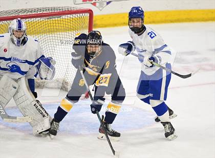 Thumbnail 1 in Simsbury vs. Darien (CIAC DI Semifinal) photogallery.