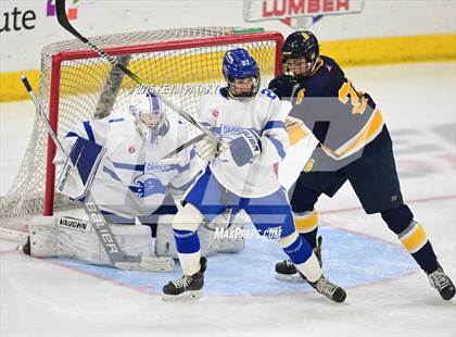 Thumbnail 3 in Simsbury vs. Darien (CIAC DI Semifinal) photogallery.