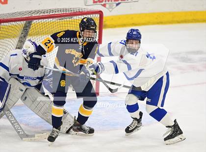 Thumbnail 2 in Simsbury vs. Darien (CIAC DI Semifinal) photogallery.