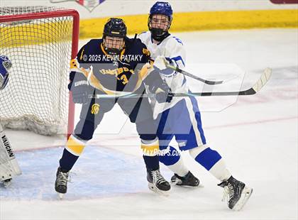 Thumbnail 1 in Simsbury vs. Darien (CIAC DI Semifinal) photogallery.