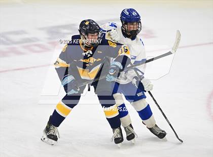 Thumbnail 1 in Simsbury vs. Darien (CIAC DI Semifinal) photogallery.