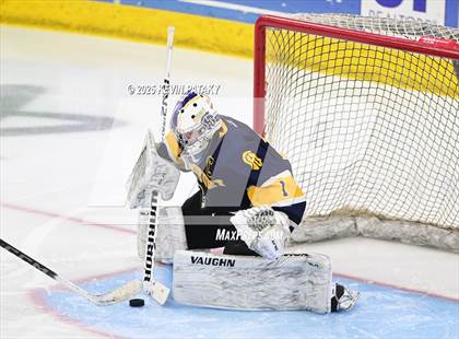 Thumbnail 1 in Simsbury vs. Darien (CIAC DI Semifinal) photogallery.