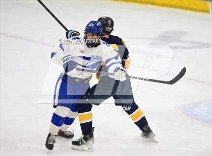 Thumbnail 1 in Simsbury vs. Darien (CIAC DI Semifinal) photogallery.