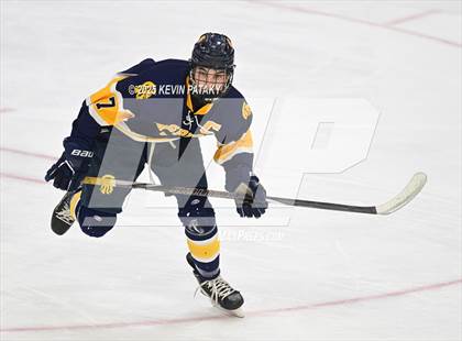 Thumbnail 2 in Simsbury vs. Darien (CIAC DI Semifinal) photogallery.