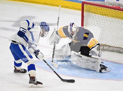 Thumbnail 1 in Simsbury vs. Darien (CIAC DI Semifinal) photogallery.