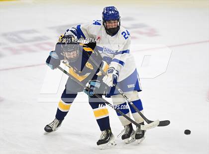 Thumbnail 2 in Simsbury vs. Darien (CIAC DI Semifinal) photogallery.
