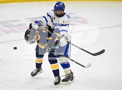 Thumbnail 3 in Simsbury vs. Darien (CIAC DI Semifinal) photogallery.
